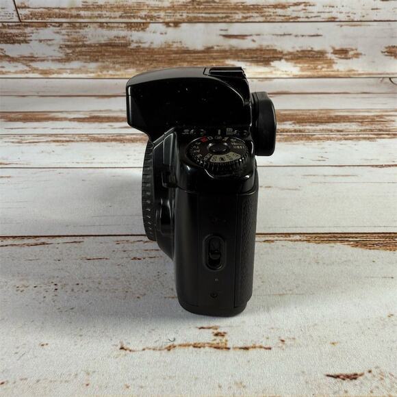 Canon EOS Elan 35mm SLR Film Camera Body Only Auto & Manual Focus - Picture 2 of 6